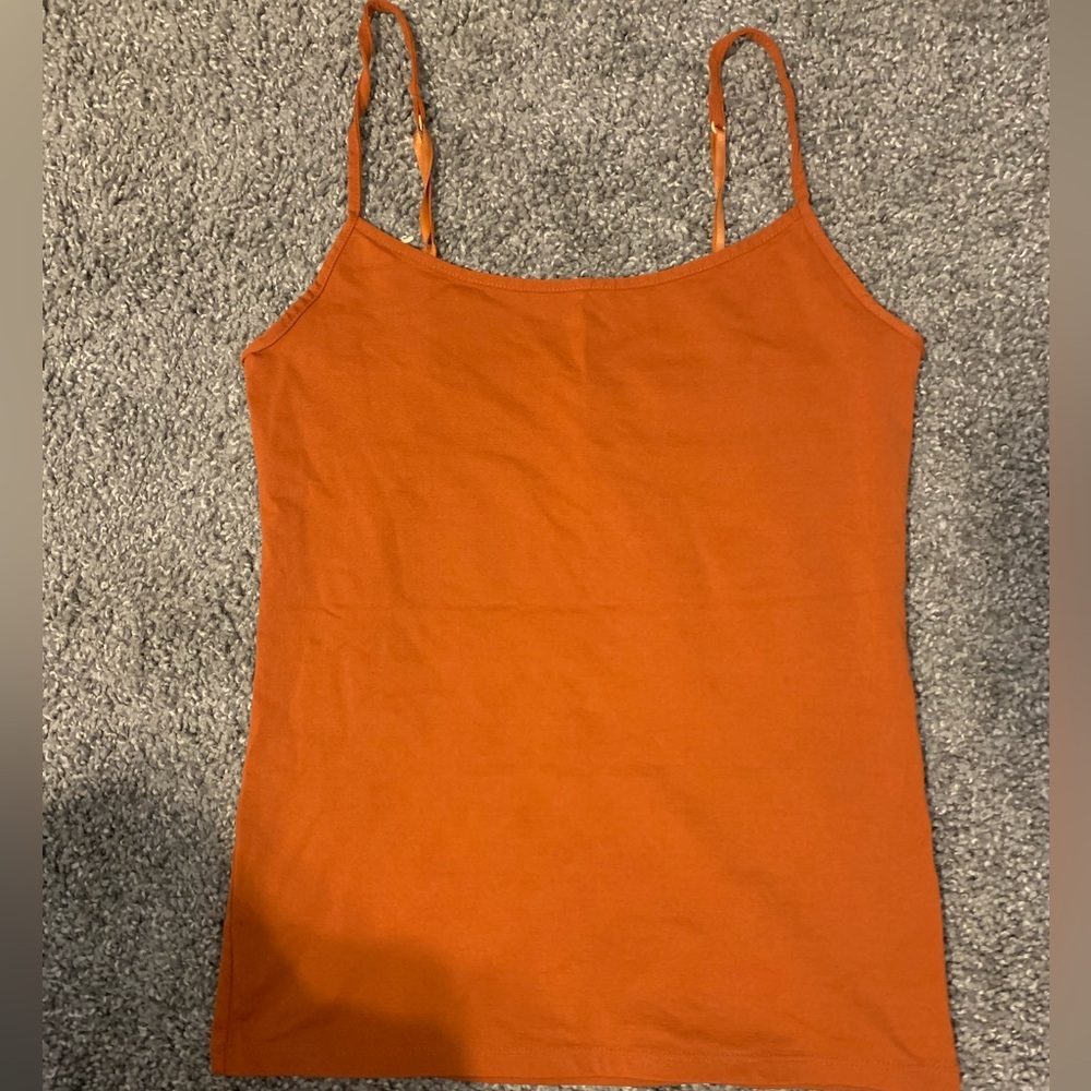 ORANGE TANK TOP WITH ADJUSTABLE STRAPS👚